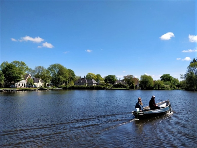 Louer un bateau électrique en dehors d'Amsterdam Broek in Waterland