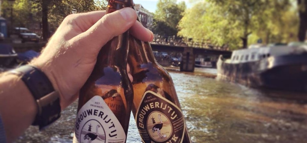 Louer un bateau Amsterdam avec restauration