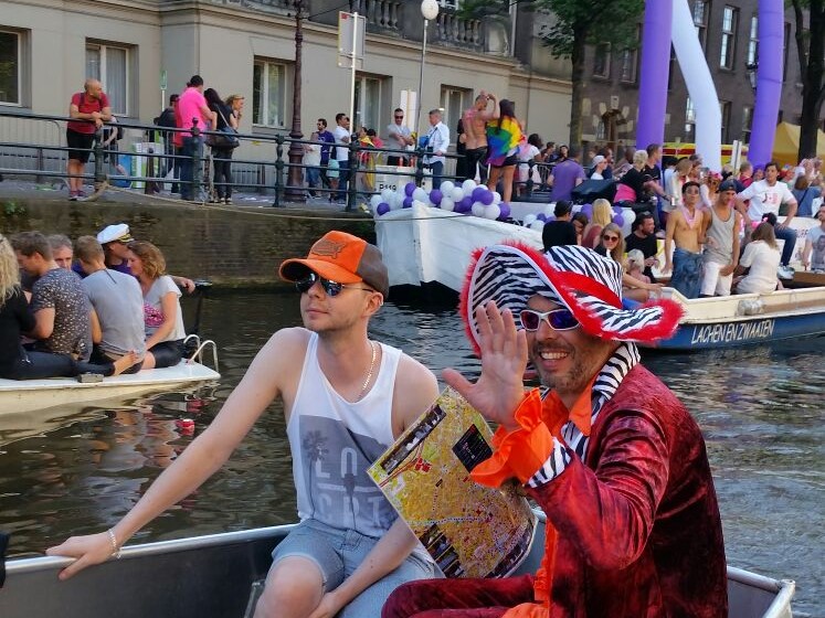 Louer un bateau pendant la Gay Pride 2026 sur les canaux d'Amsterdam